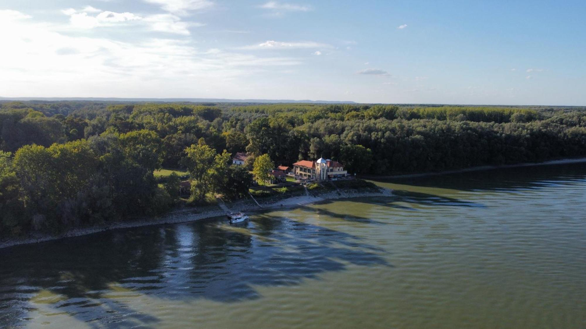 Sziget Hotel Veranka Ersekcsanad Екстериор снимка
