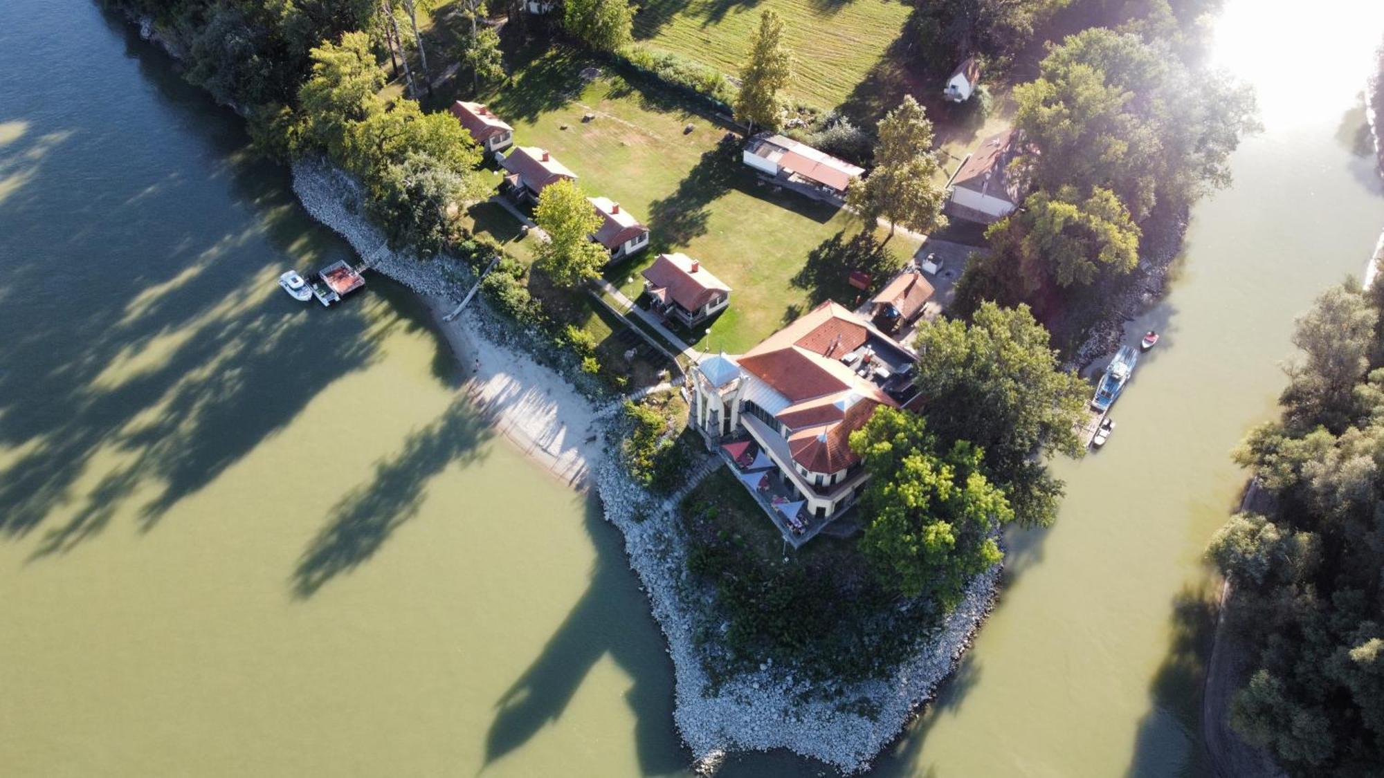Sziget Hotel Veranka Ersekcsanad Екстериор снимка
