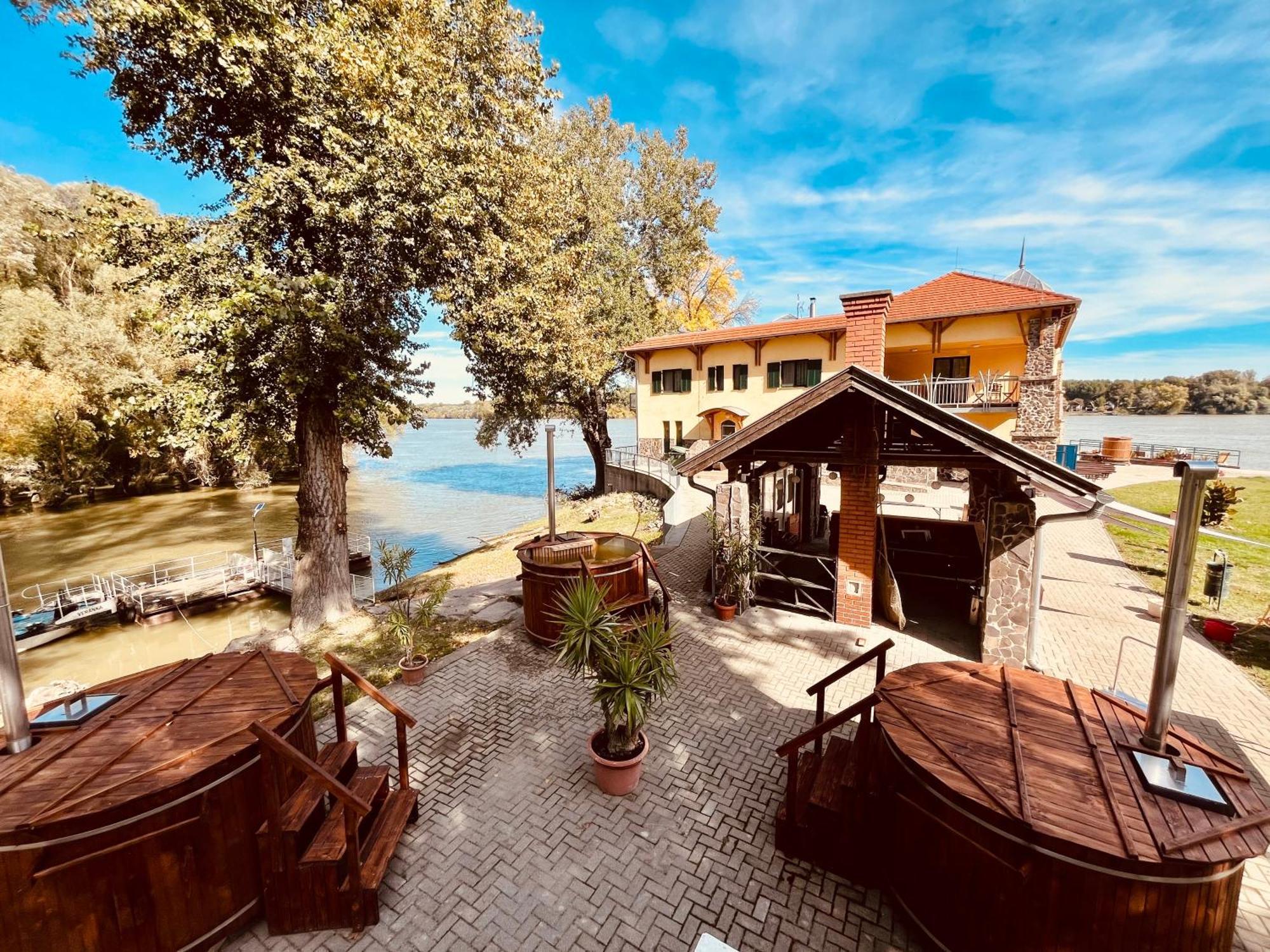 Sziget Hotel Veranka Ersekcsanad Екстериор снимка