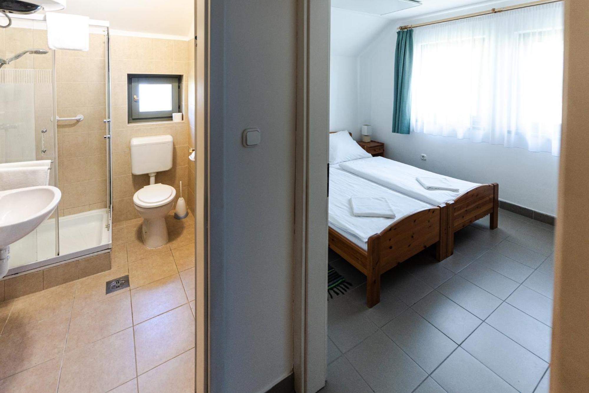 Sziget Hotel Veranka Ersekcsanad Екстериор снимка