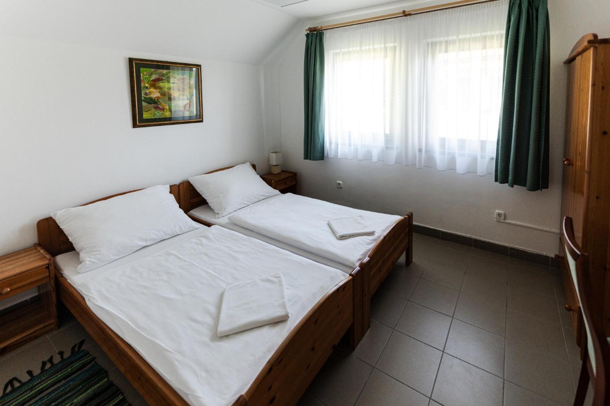 Sziget Hotel Veranka Ersekcsanad Екстериор снимка